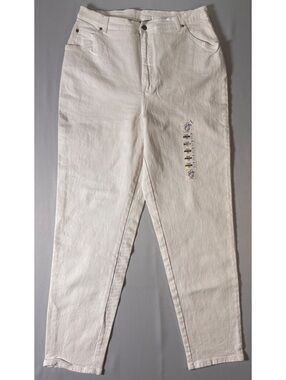 Women’s White High-Waisted Tapered Leg Jeans with Button & Zip Closure Size 18W